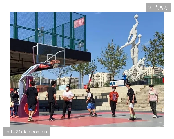 借鉴Hi-Park篮球公园经验，探索专用足球场如何嫁接小微商业单元提升坪效